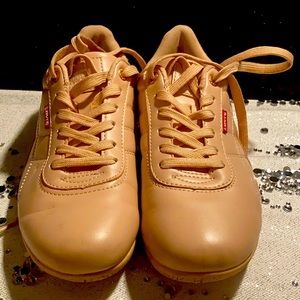 Levi’s soft pink athletics